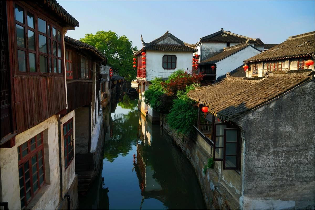 ”见行见效 津彩绽放”活动参赛作品:曙光里社区开展手绘木质琵琶活动